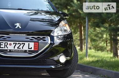 Хэтчбек Peugeot 208 2013 в Дрогобыче