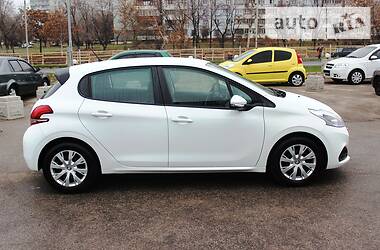 Хэтчбек Peugeot 208 2015 в Запорожье