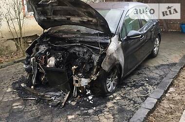 Хетчбек Peugeot 208 2012 в 