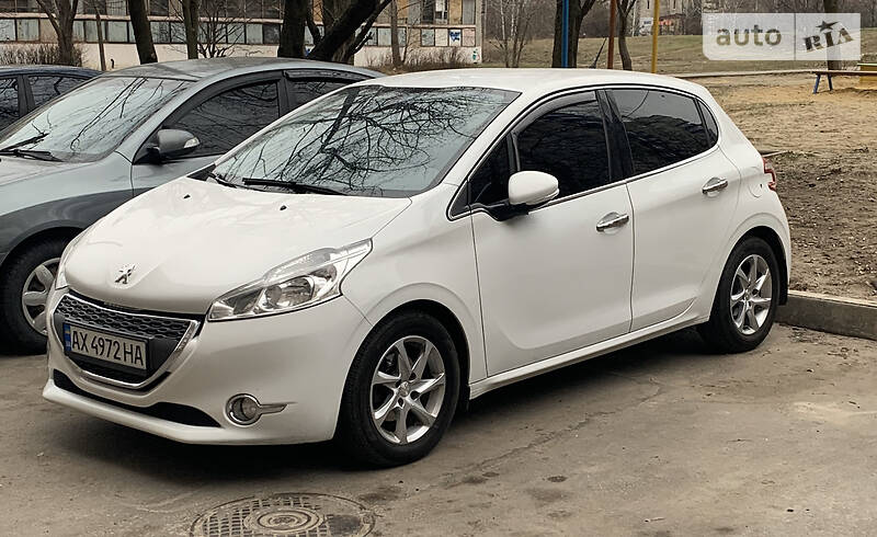 Хэтчбек Peugeot 208 2013 в Харькове