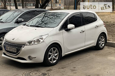 Хэтчбек Peugeot 208 2013 в Харькове