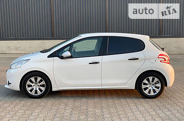 Хетчбек Peugeot 208 2014 в 