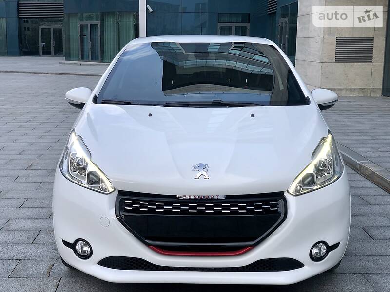 Хетчбек Peugeot 208 2014 в Харкові