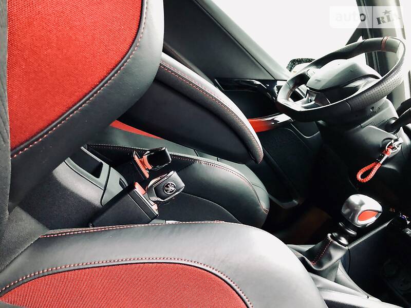 Хетчбек Peugeot 208 2014 в Харкові