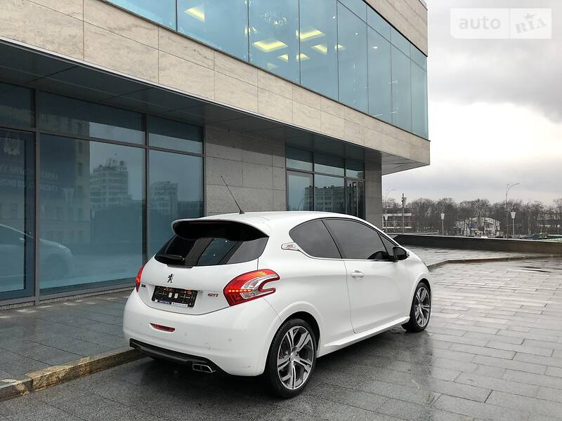 Хетчбек Peugeot 208 2014 в Харкові