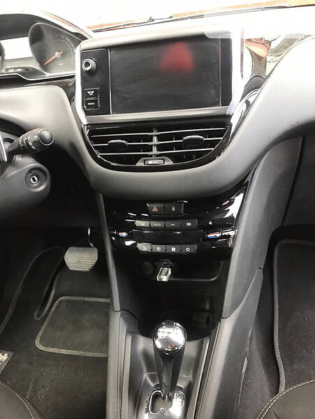 Хетчбек Peugeot 208 2014 в Ужгороді фото 6 Хетчбек Peugeot 208 2014 в Ужгороді