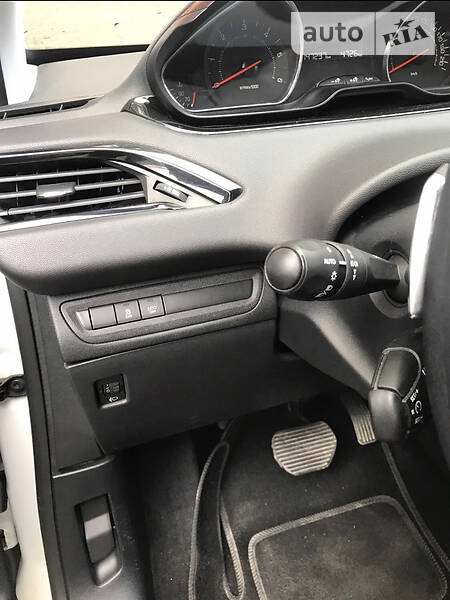 Хетчбек Peugeot 208 2014 в Ужгороді фото 4 Хетчбек Peugeot 208 2014 в Ужгороді