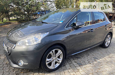 Peugeot 208 2012