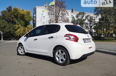 Хэтчбек Peugeot 208 2013 в Лозовой