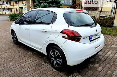 Хэтчбек Peugeot 208 2015 в Киеве