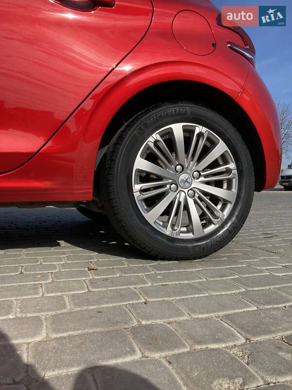 Хетчбек Peugeot 208 2019 в Снятині