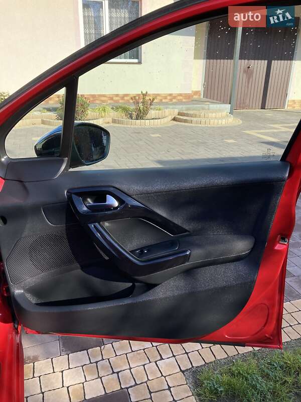 Хетчбек Peugeot 208 2019 в Снятині