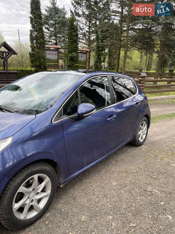 Хетчбек Peugeot 208 2013 в Баранівці