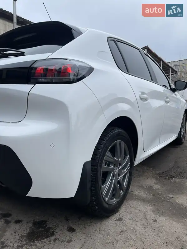 Peugeot 208 2021