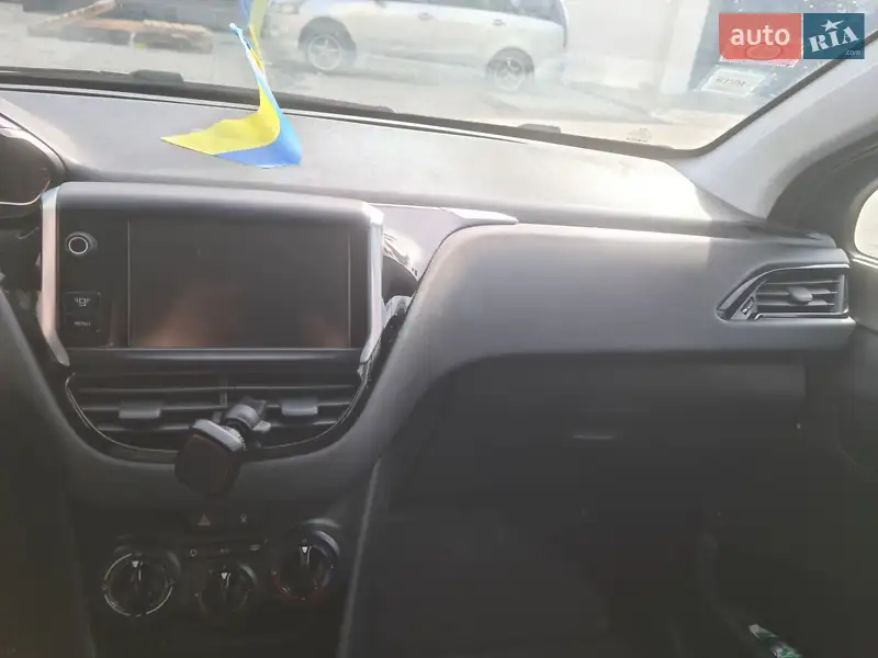 Peugeot 208 2013