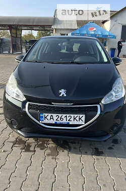 Хэтчбек Peugeot 208 2014 в Киеве
