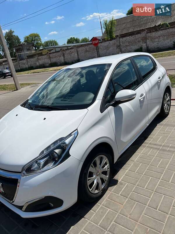Хетчбек Peugeot 208 2018 в Чернігові