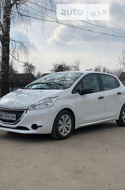 Хэтчбек Peugeot 208 2013 в Теофиполе