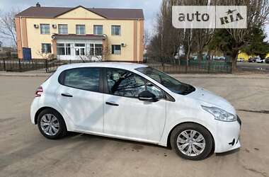 Хэтчбек Peugeot 208 2013 в Теофиполе