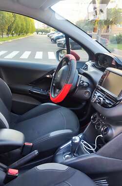 Хэтчбек Peugeot 208 2015 в 