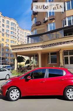 Хэтчбек Peugeot 208 2015 в 