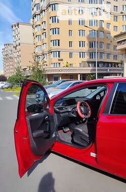 Хэтчбек Peugeot 208 2015 в 