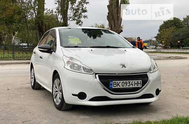 Хэтчбек Peugeot 208 2013 в Теофиполе