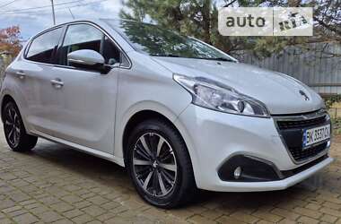 Хетчбек Peugeot 208 2016 в Рівному