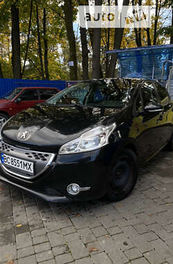 Хетчбек Peugeot 208 2012 в Долині