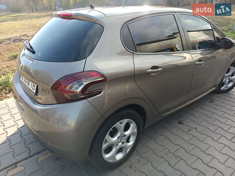 Хетчбек Peugeot 208 2013 в Кам'янському