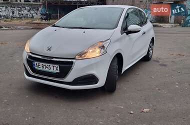 Хетчбек Peugeot 208 2016 в Дніпрі