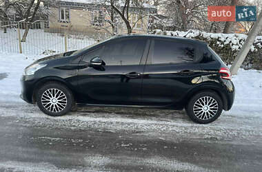 Хэтчбек Peugeot 208 2013 в Теофиполе