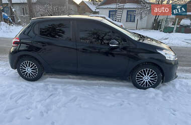 Хэтчбек Peugeot 208 2013 в Теофиполе