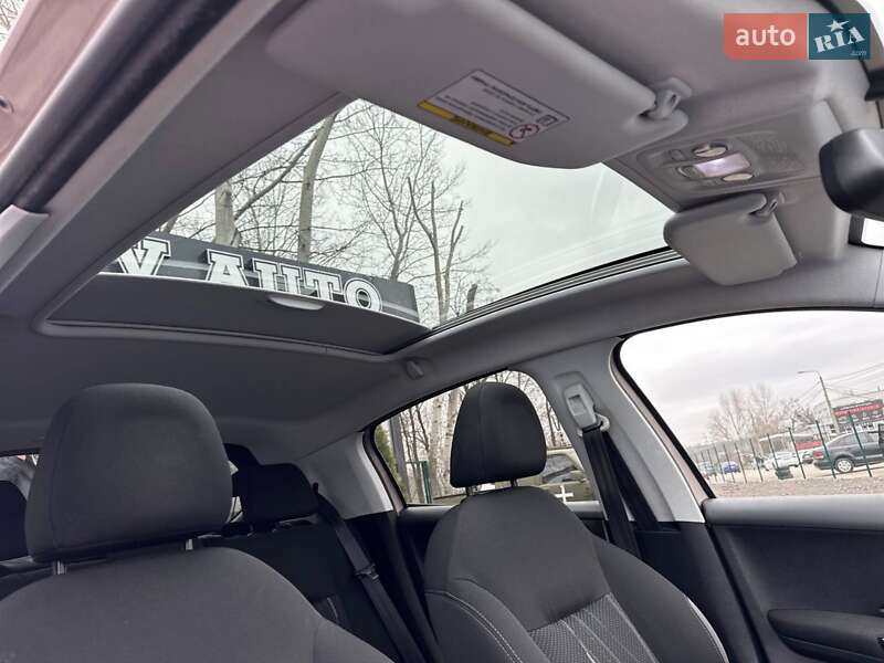 Хетчбек Peugeot 208 2013 в Києві