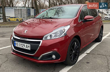 Хетчбек Peugeot 208 2016 в Дніпрі