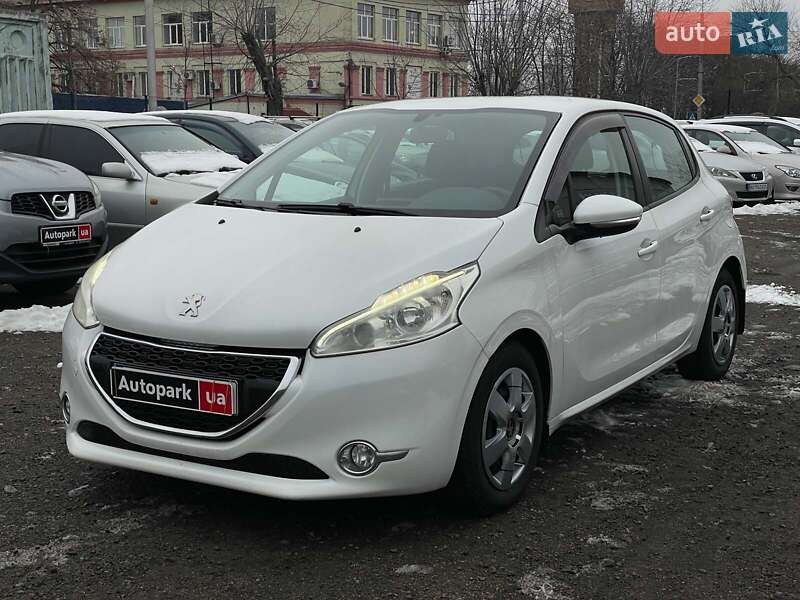 Хэтчбек Peugeot 208 2013 в Киеве