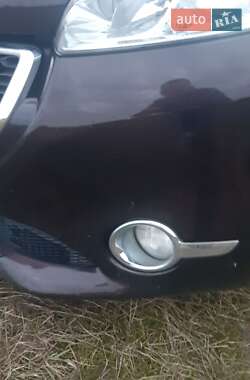 Хэтчбек Peugeot 208 2012 в 