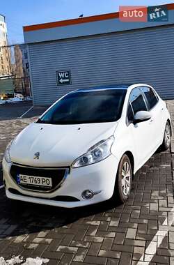 Хэтчбек Peugeot 208 2013 в Кривом Роге