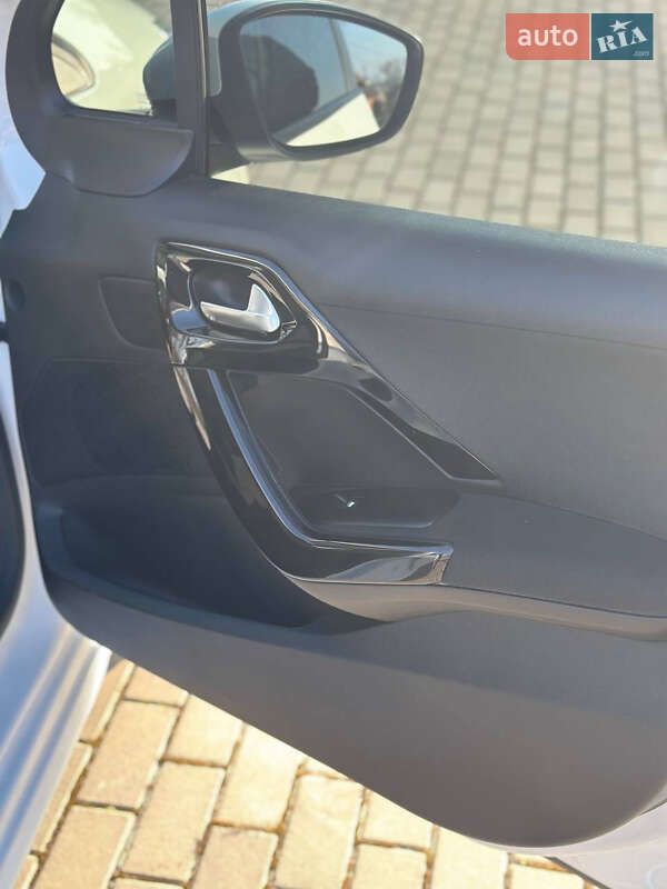 Хэтчбек Peugeot 208 2018 в Дрогобыче фото 60 Хэтчбек Peugeot 208 2018 в Дрогобыче