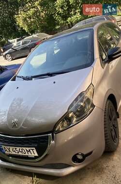 Хэтчбек Peugeot 208 2014 в 