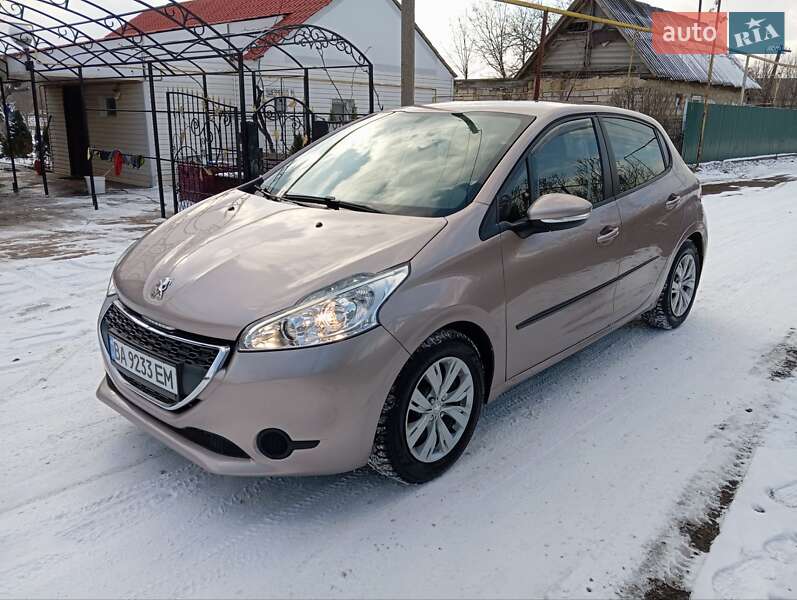 Хетчбек Peugeot 208 2013 в Любашівці