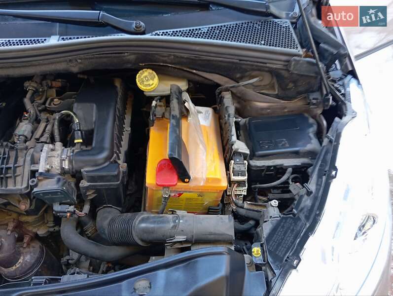 Хетчбек Peugeot 208 2013 в Любашівці