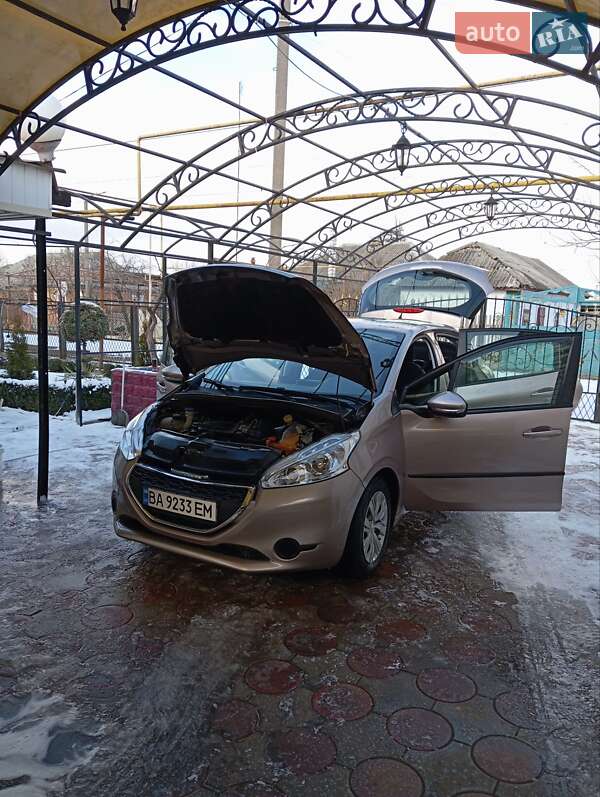 Хетчбек Peugeot 208 2013 в Любашівці