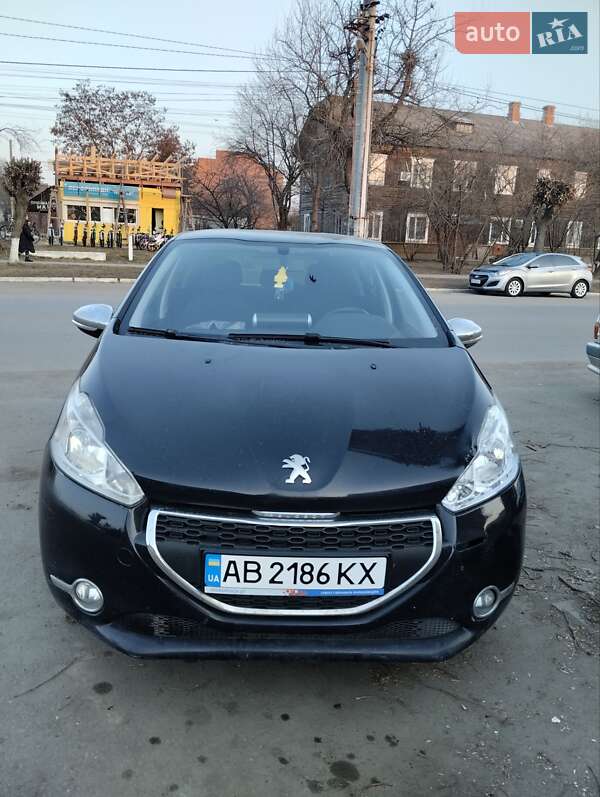 Хэтчбек Peugeot 208 2013 в 
