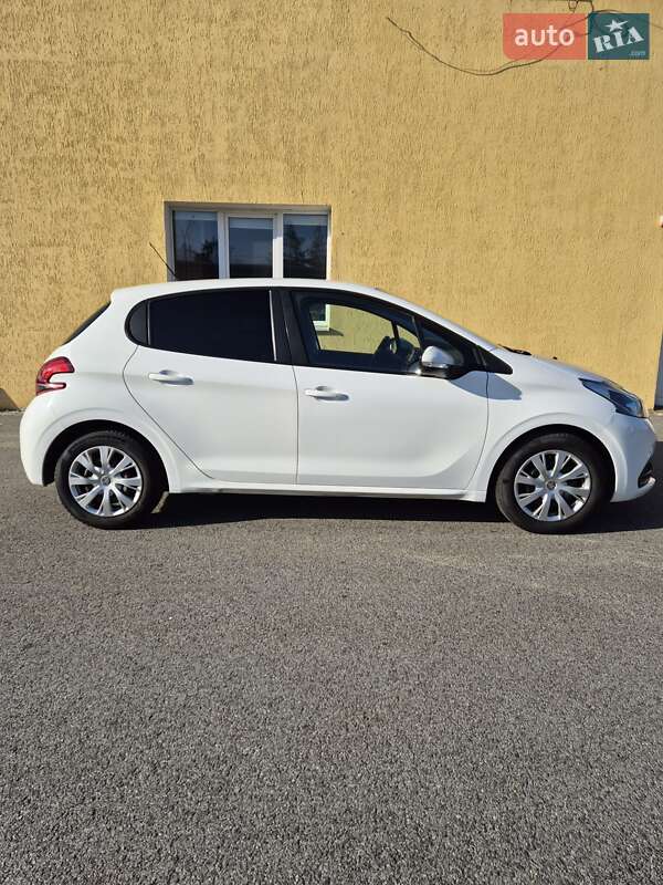 Хэтчбек Peugeot 208 2018 в Львове