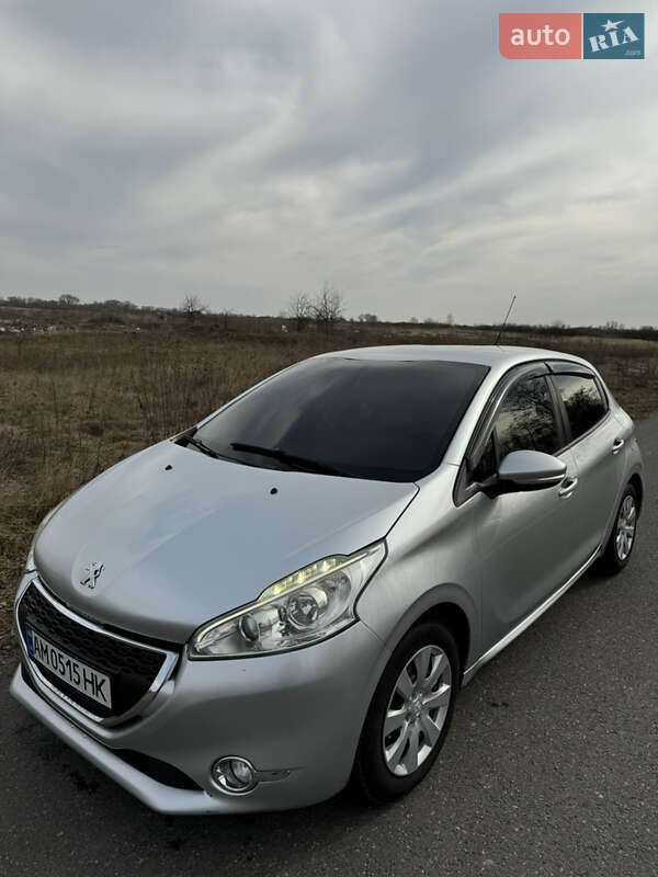Хэтчбек Peugeot 208 2013 в Овруче