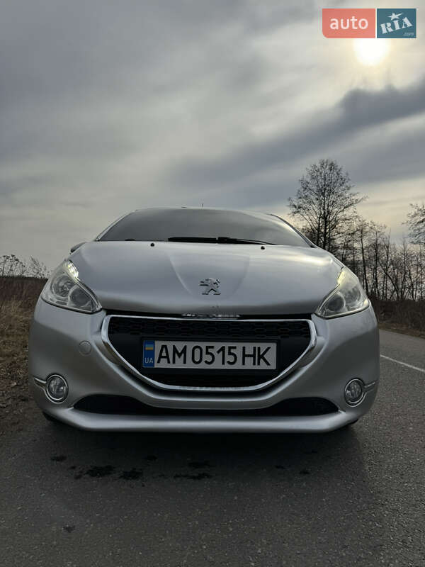 Хэтчбек Peugeot 208 2013 в Овруче
