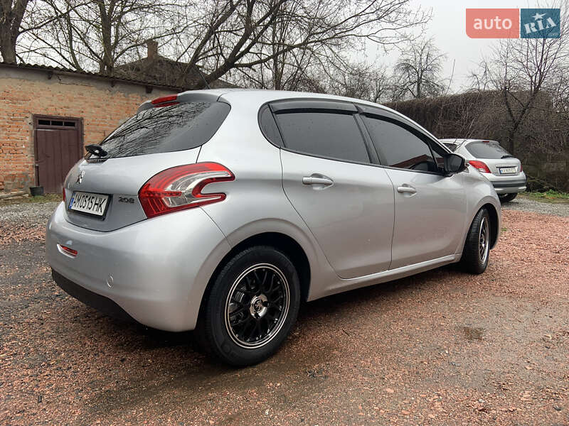 Хэтчбек Peugeot 208 2013 в Овруче