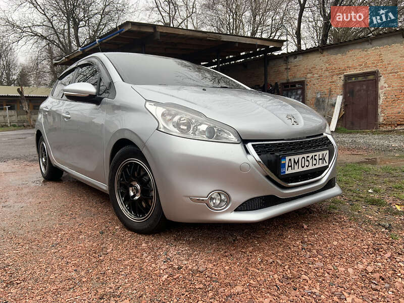 Хэтчбек Peugeot 208 2013 в Овруче