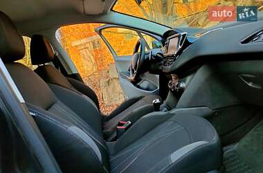 Хэтчбек Peugeot 208 2012 в 